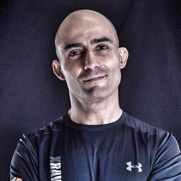 Massimo Fenu Krav Maga Global Expert wearing the KMG ufficial t-shirt