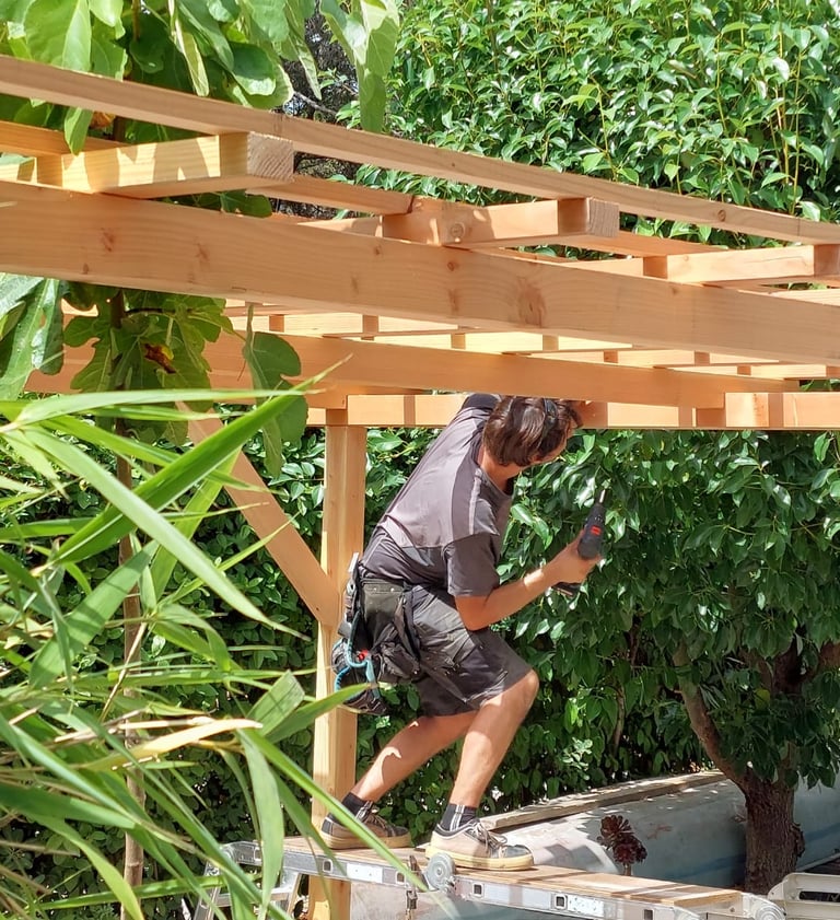 Matériaux chantiers : pin douglas, bois exotiques : IPE, cumaru, bande de protection, visserie inox