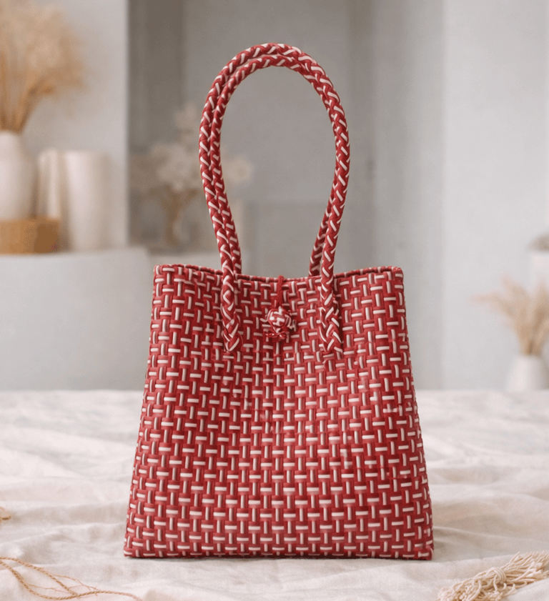 Tas anyaman plastik jali jali warna merah handmade, tas anyaman unik cocok untuk fashion dan hadiah