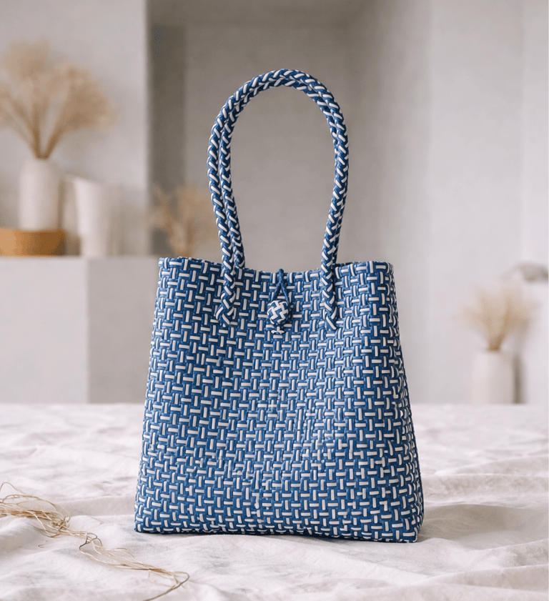 Tas anyaman plastik jali jali warna lurik biru handmade, tas ramah lingkungan siap pakai harian
