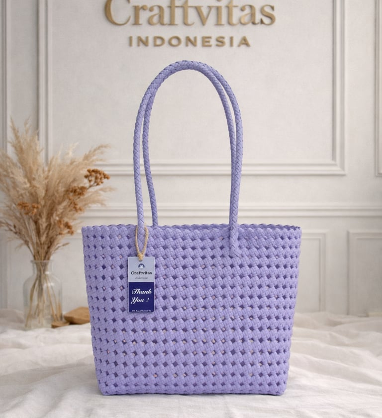 Tas anyaman plastik model sekar warna lavender handmade Craftvitas Indonesia