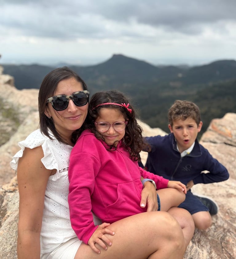 Cristina con sus dos hijos