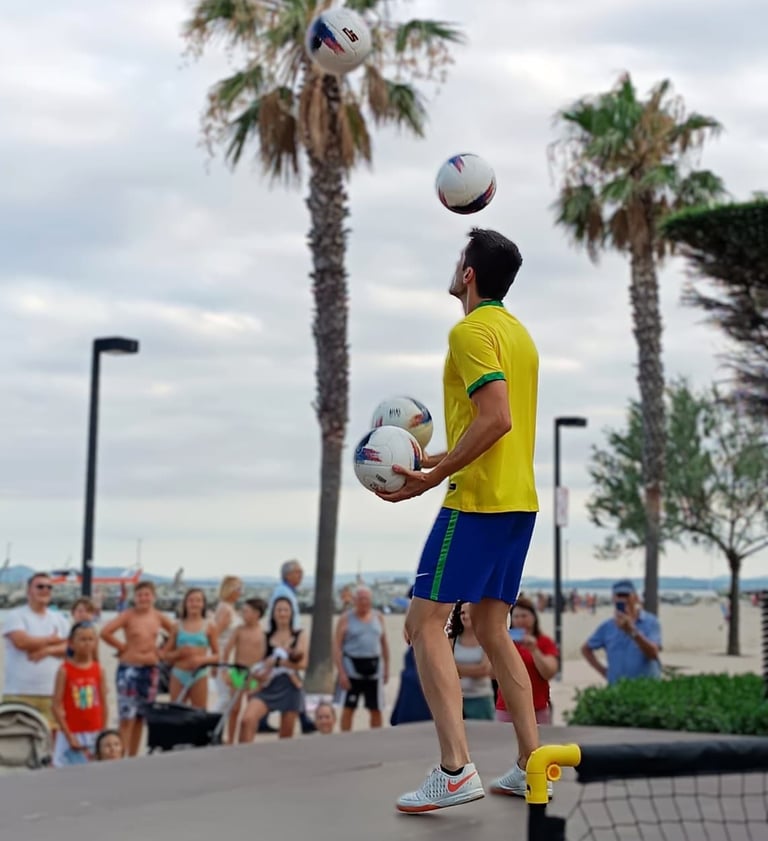 niños disfrutando de show de fútbol freestyle en evento y cumpleaños