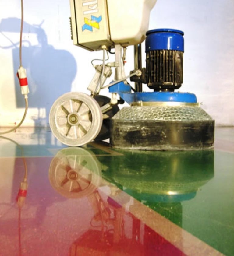 Traitement béton, ponçage et résines décoratives - solutions DG Services pour sols industriels & non