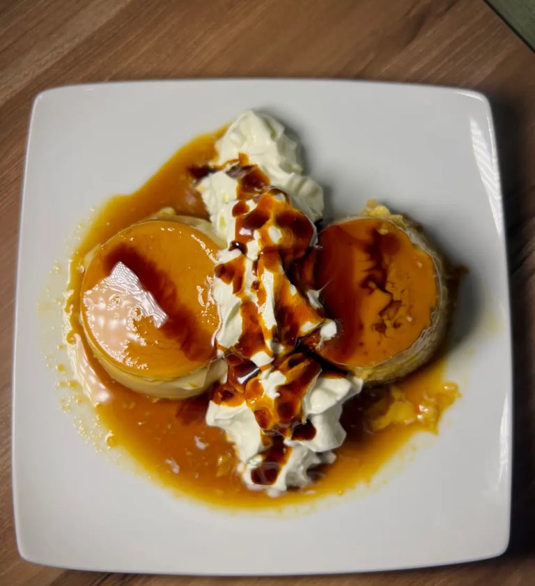 Flan con nata y caramelo