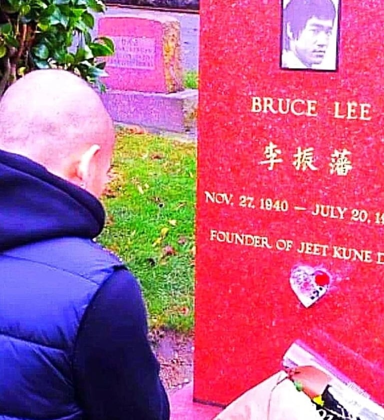 MARK RECAIDO PAYING RESPECTS TO BRUCE LEE!
