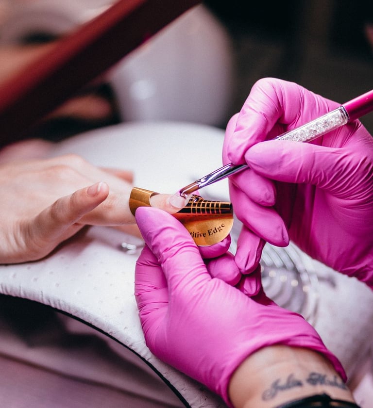 kosmetikausbildung-in-bayern Kosmetikausbildung Nageldesign Fußpflege Wimpernstylist Wimpern