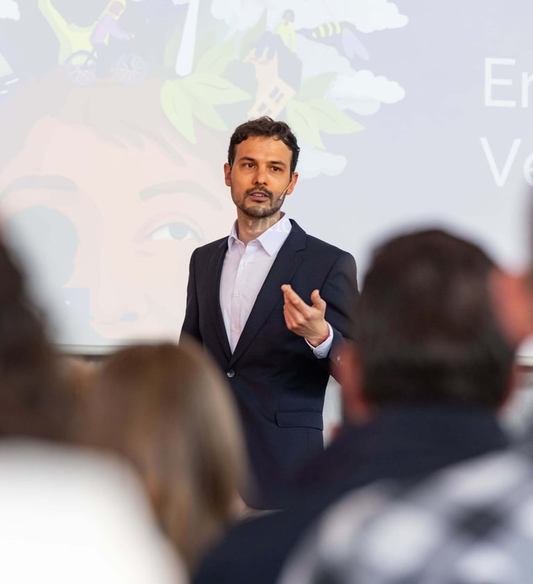 Experte für Klimapsychologie Fabian Hirt hält Vortrag zu Klimapsychologie und Klimakommunikation