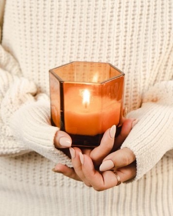 Ambiance bien-être et écoute pour une prise de contact en naturopathie ou yoga