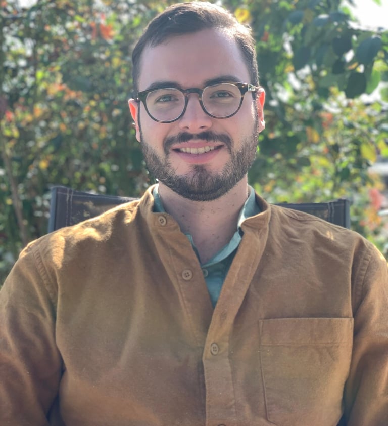 Dr. Fabio Marcovski, Ph.D., psicólogo internacional atende em Florianópolis - retrato ao ar livre