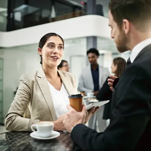 contact collaborateurs autour d'un café