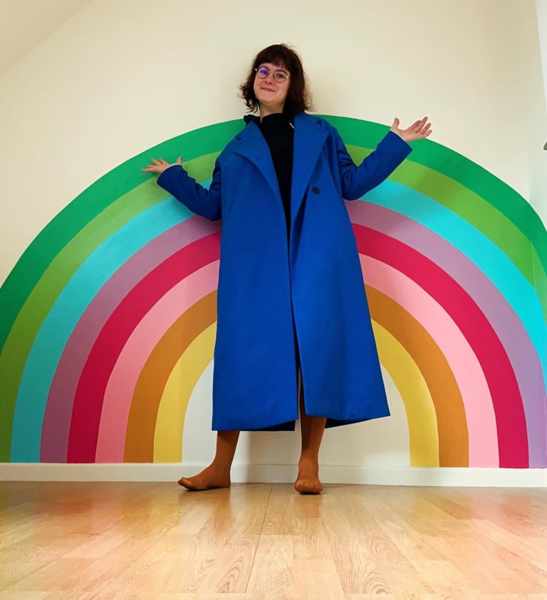 Fresque d'arc-en-ciel peint par artiste-peintre dans une chambre de bébé dans le Calvados en Normandie entre Caen et Rouen