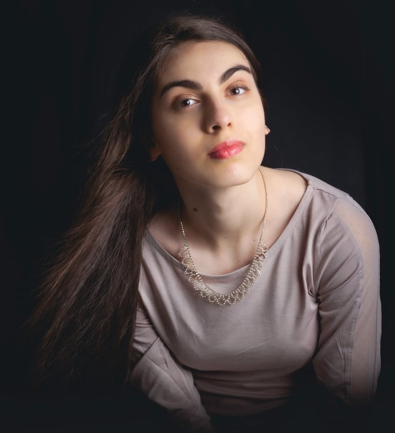 portrait femme chevex long et rouge a levre