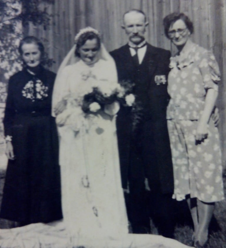 Mamas Hochzeit um 1940, noch unbearbeitet