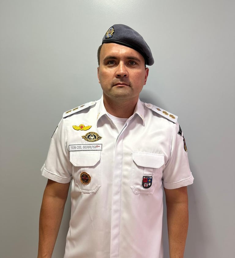 Eu vestido de policial do corpo médico militarr do Amapá