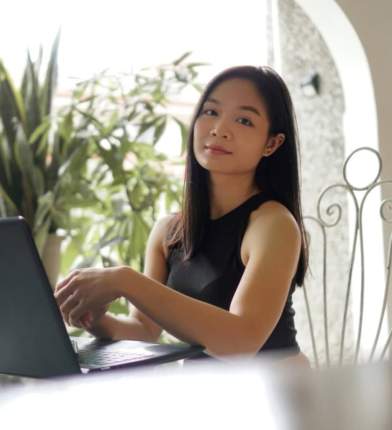 Abby, a brand strategist and designer working to create brands that are both visually and competitievly appealing