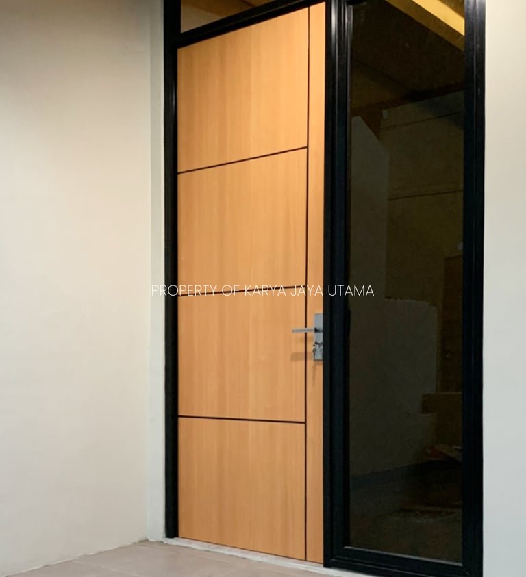 Pintu SWP (Solid Wood Panel) lapisan HPL untuk pintu utama rumah tinggal