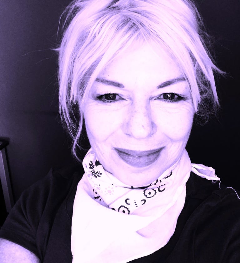 tarot reader Los Angeles & online worlswide Maya Britan Artist Painter Psychic Creator