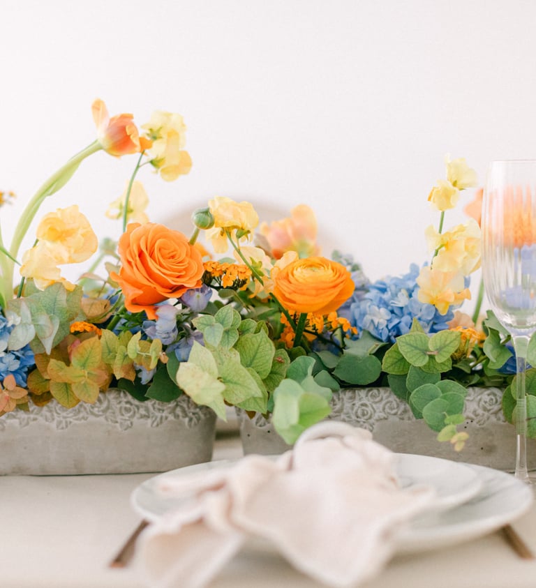 chemin de table fleurs bleu orange réception