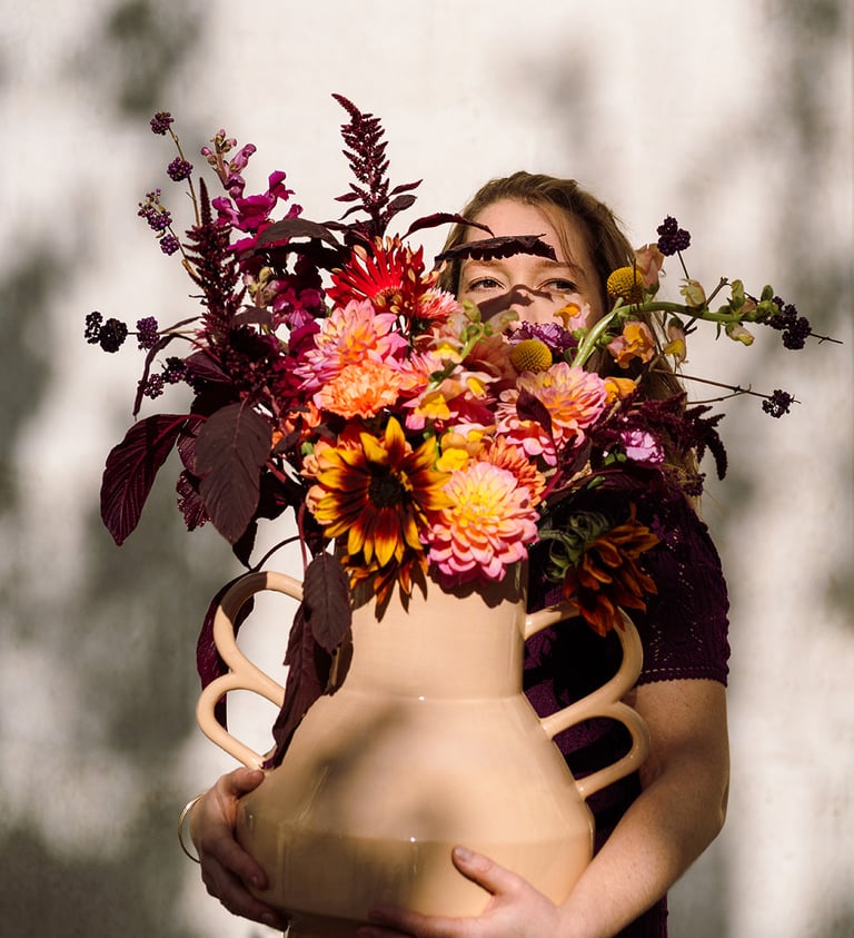 Shooting photo vase de créateur Margaux Keller x Monoprix. Photographe Motoutcourt