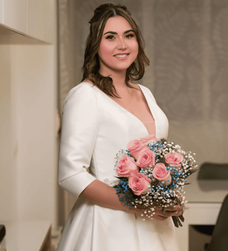 Maquillaje de novia con piel luminosa y acabado impecable