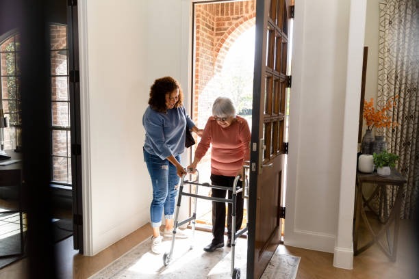 24/7 Live-In Care Personnel | Aimma health Care