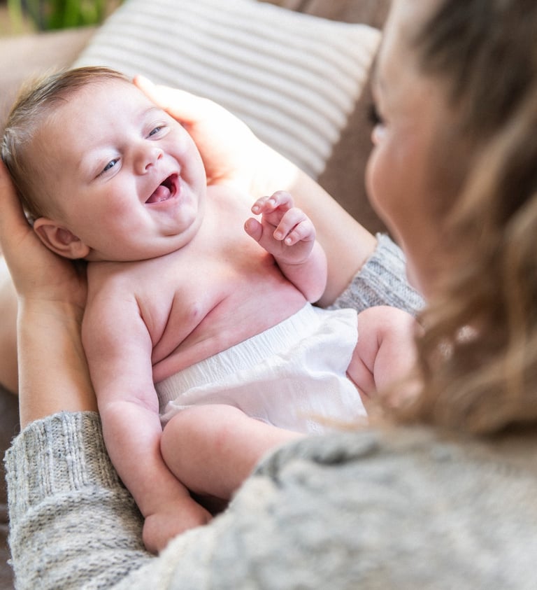 maman et bébé qui rigole à Balma
