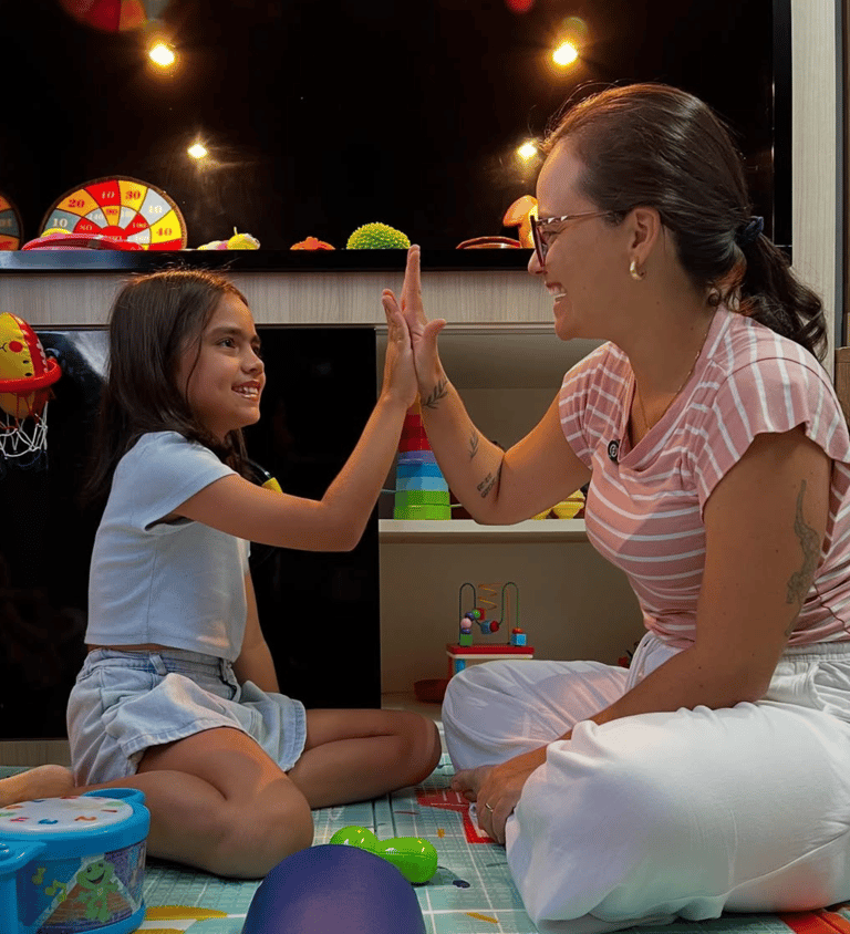 Espacialista em acompanhamento infantil com abordagem humanizada e orientação aos pais