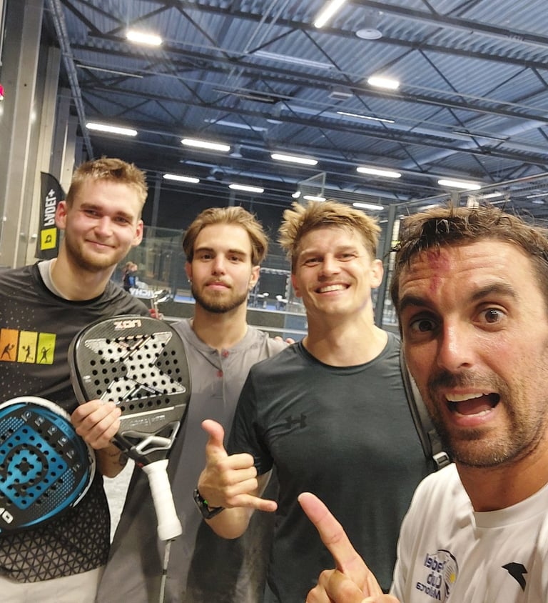 4 jugadores de padel en Estonia