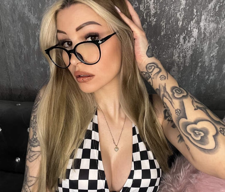 Sexy Frau mit Brille