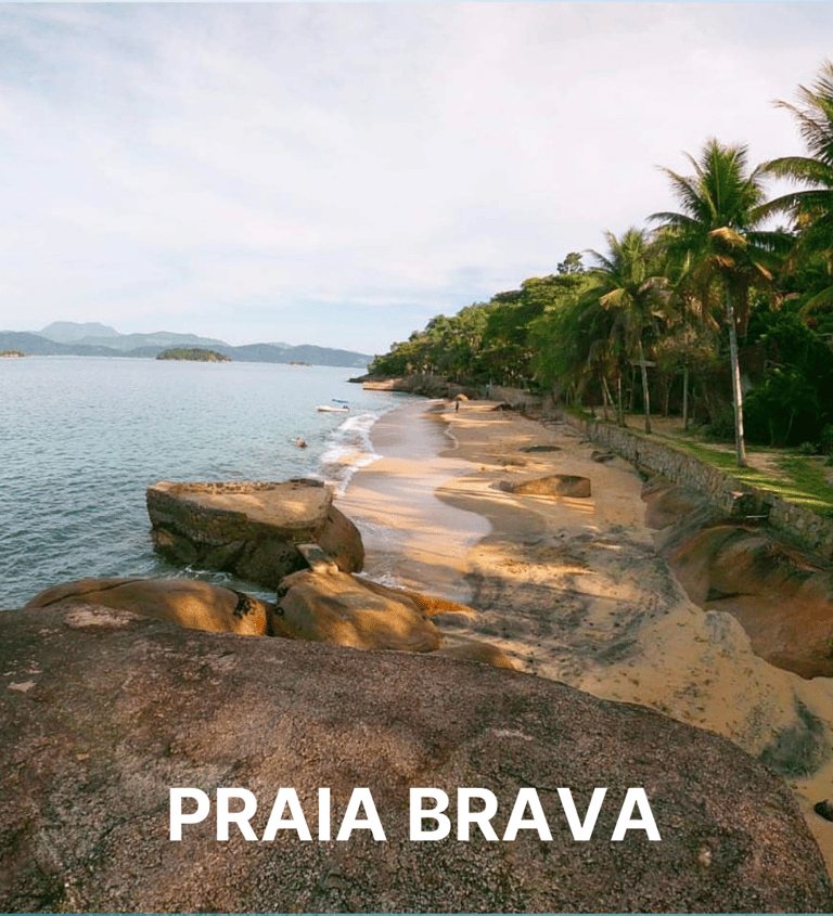Imagem da praia brava, uma praia em Paraty