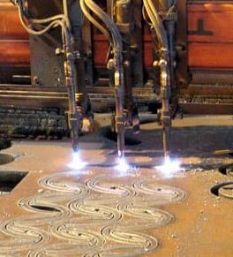 Machine d'oxycoupage en fonctionnement