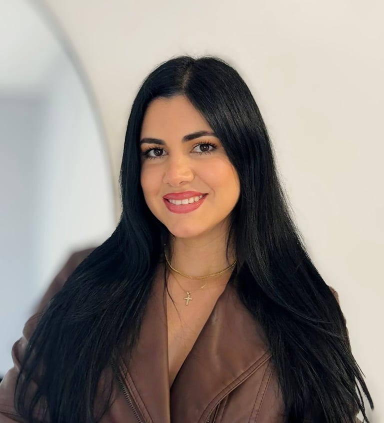 Yaneylis Lopez Realtor Headshot