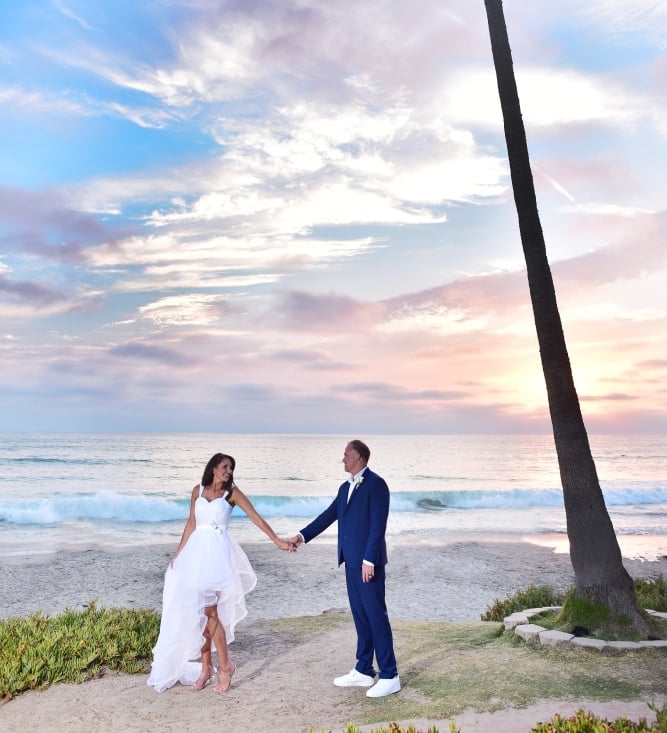newly wed couple at seagrove park, del mar at sunset