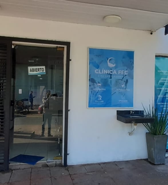 Fachada exterior de la Clínica