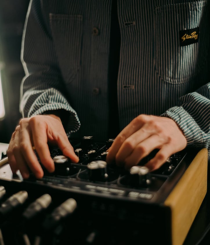 homme platine dj