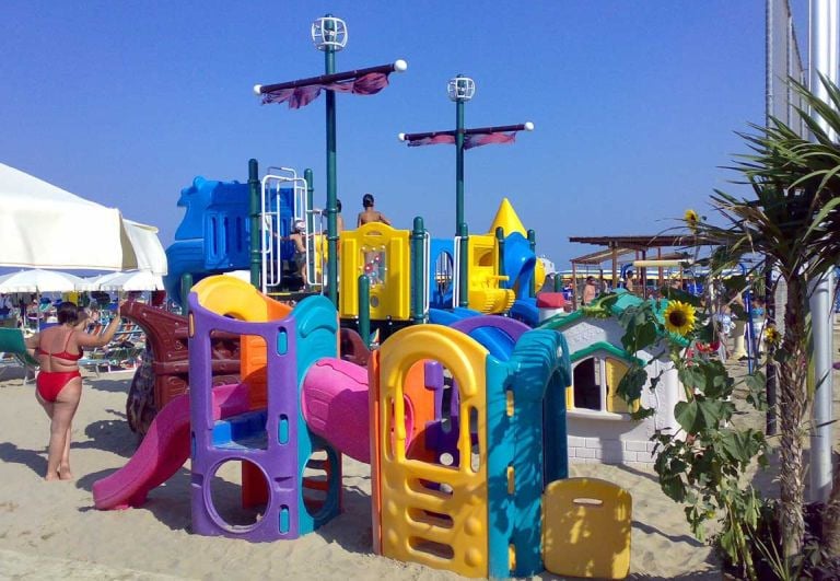 Giochi bambini spiaggia Igea Marina, località per famiglie