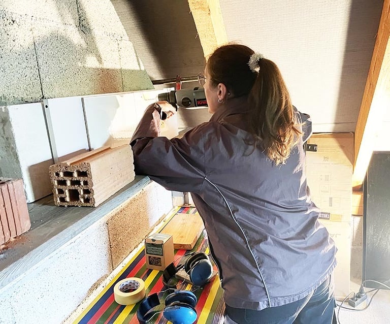 Workshops für Frauen, Fliesen bohren