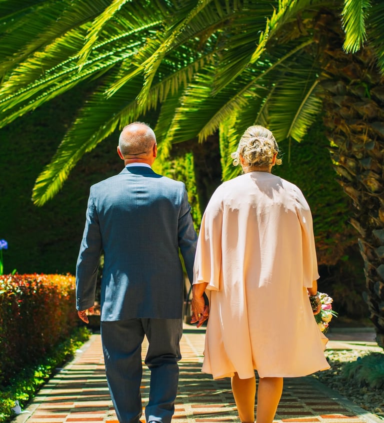 Detalles del vestido de novia durante boda en Bogotá — TheLens.