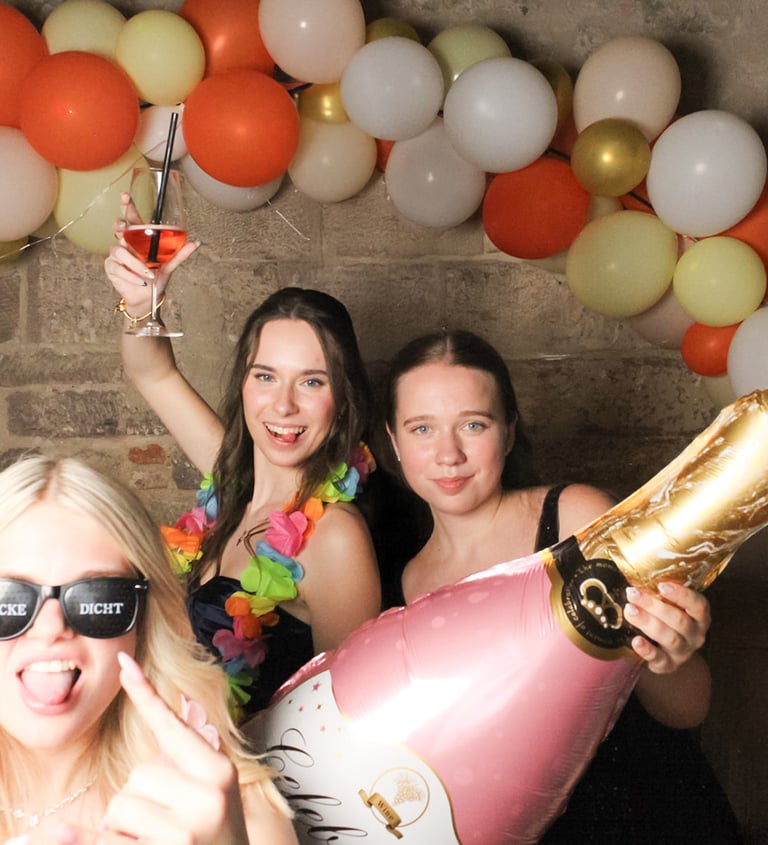 Lustiges Partyfoto von BSF-Fotobox auf Firmenfeier oder Event im Enzkreis