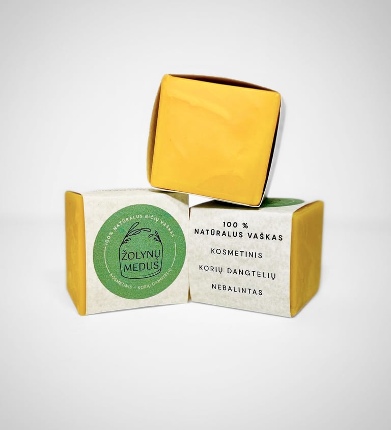 Natūralus lietuviškas rankų darbo bičių vaškas korių ir korių dangtelių – kosmetikai ir žvakėms.