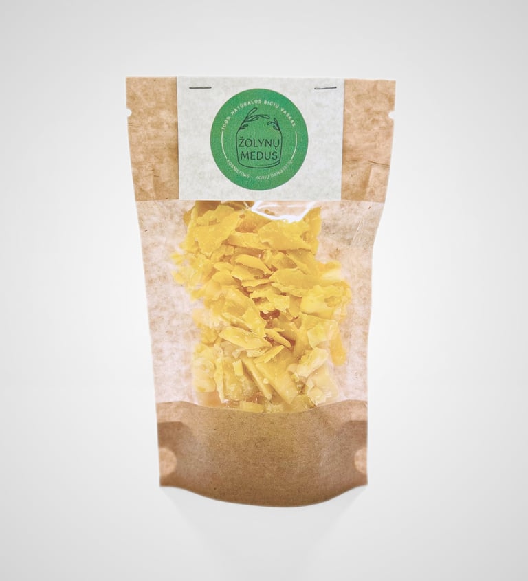 Natūralus lietuviškas rankų darbo bičių vaškas korių ir korių dangtelių – kosmetikai ir žvakėms.