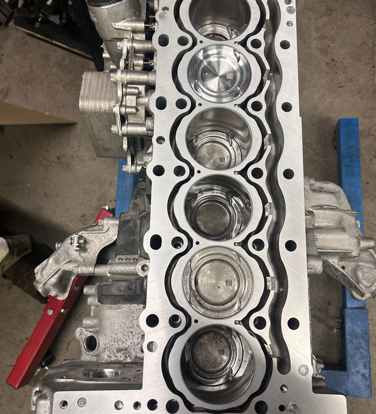 an Enlab cylinder engine with a cylinder and a cylinder