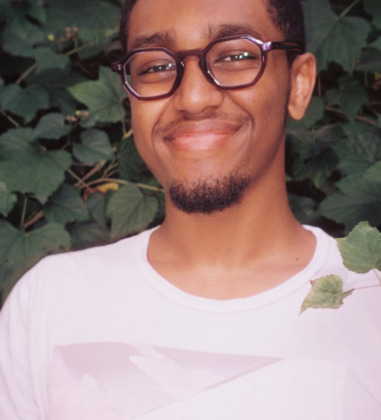 Headshot of Jonny Teklit