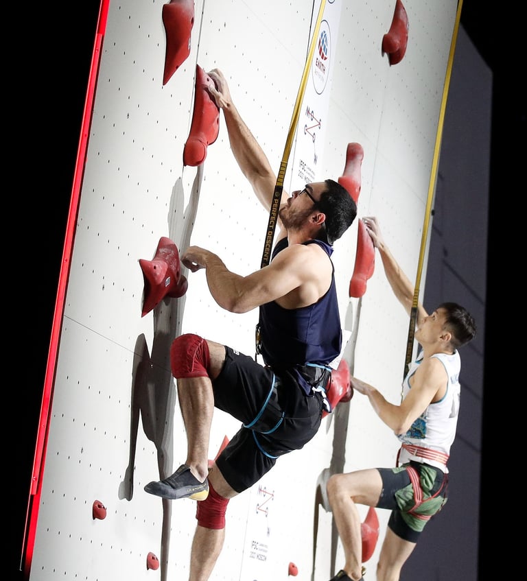 two people speed climbing