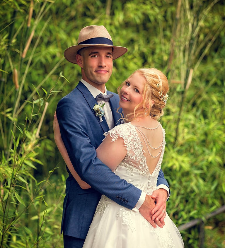 Hochzeitspaar Bambuswald Hochzeitsportrait mit Herz