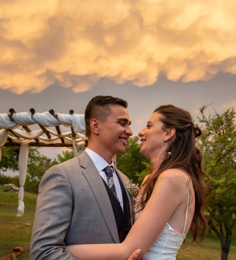 Novios juntos, casamientos de de día, fotógrafos de casamientos en Córdoba      