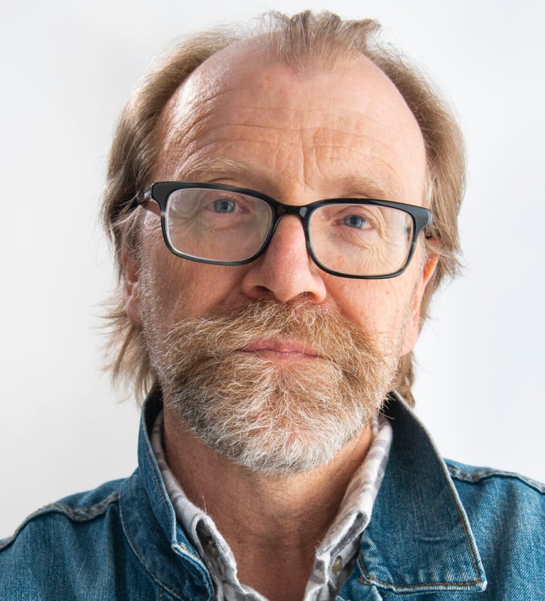 Headshot of George Saunders