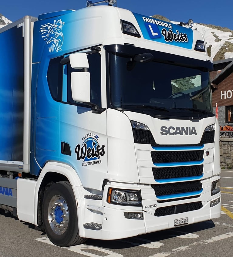 Markus Bettler Fahrschule LKW-Fahrschulfahrzeug und CZV-Kurse