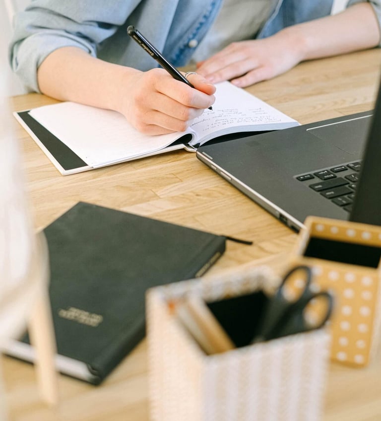 woman-writing-guest-post-on-the-notebook-about-digital-ingredients-beemk-be-emarketing